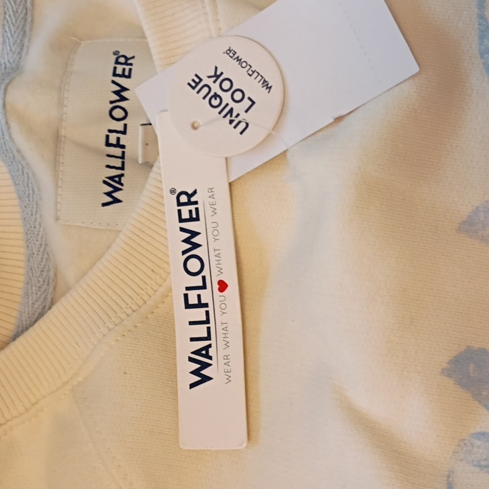 Wallflower Whisper White Sky Club Long Sleeve Sweatshirt S NWT - Picture 5 of 6